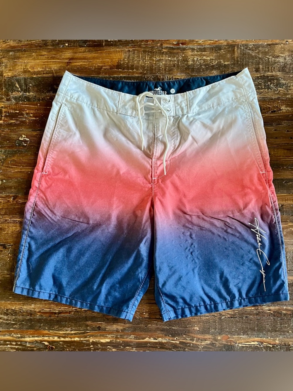 Hollister Men’s Ombre White to Red to Navy Swim Shorts Sz 32 EUC